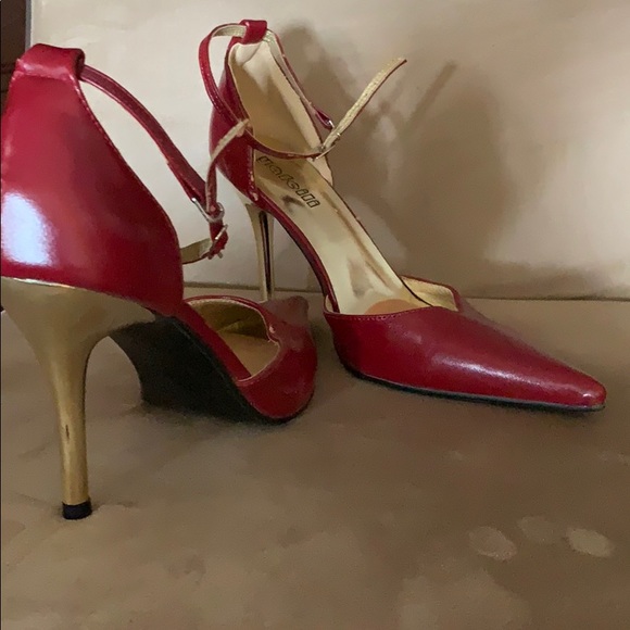 Red heels - Picture 2 of 3